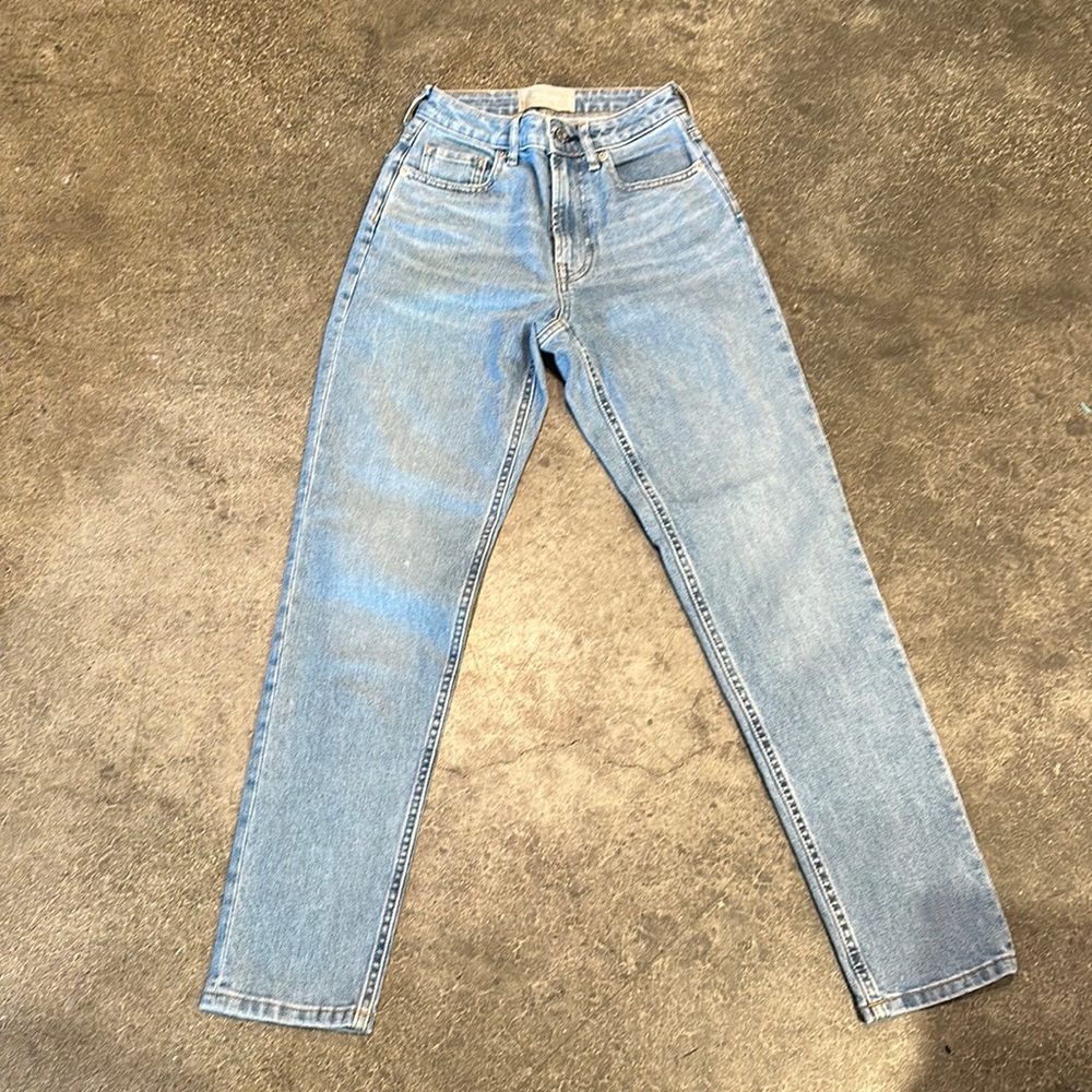 The curvy cheeky jean